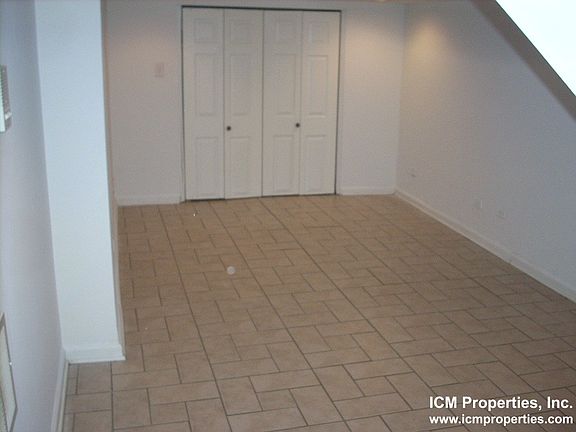 3rd image of 2450 N Southport Ave #101-R01-24