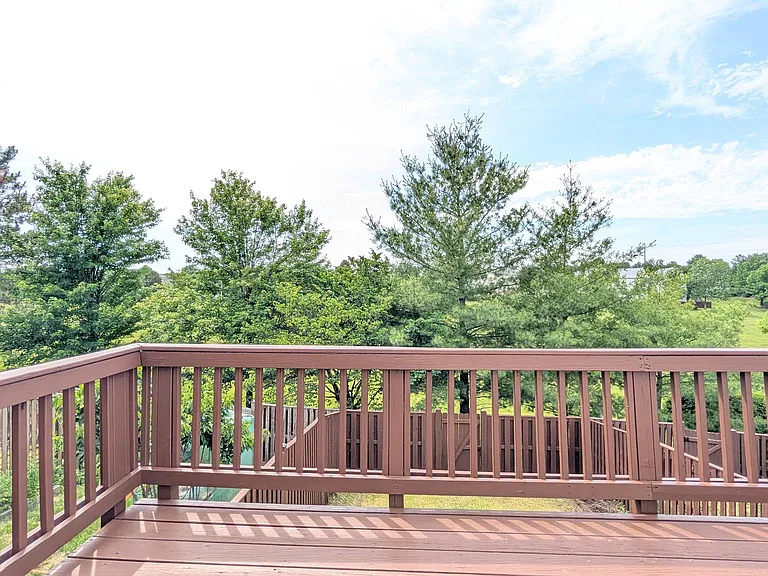 211 Shirley Sq SE — Photo 38
