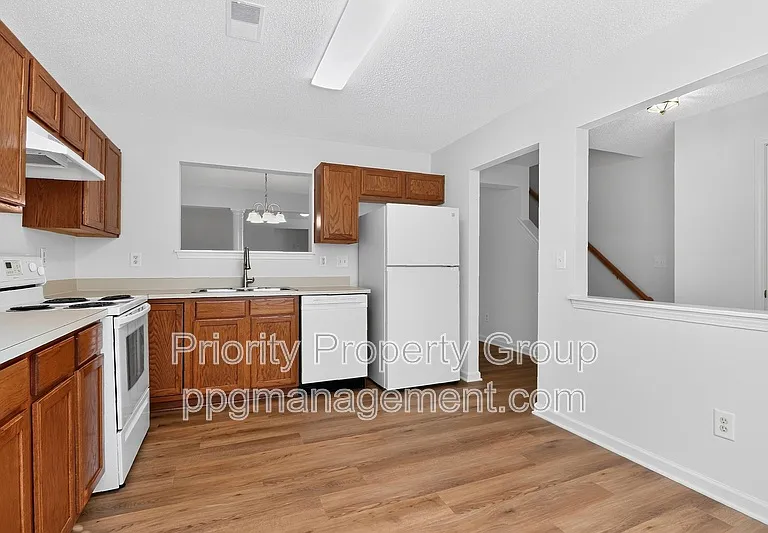 3204 Barons Court Rd — Photo 7