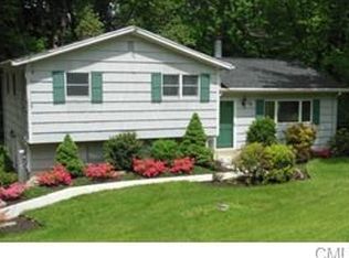 19 Woodfield Dr, Shelton, CT 06484