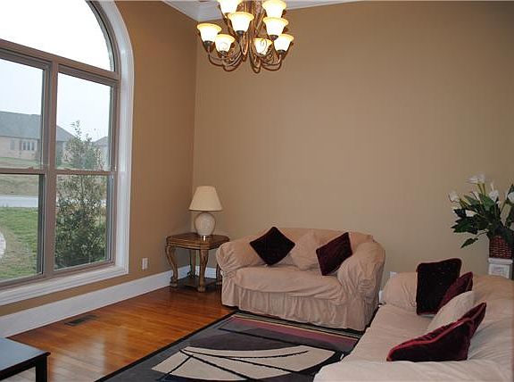 3rd image of 125 Collinwood Dr