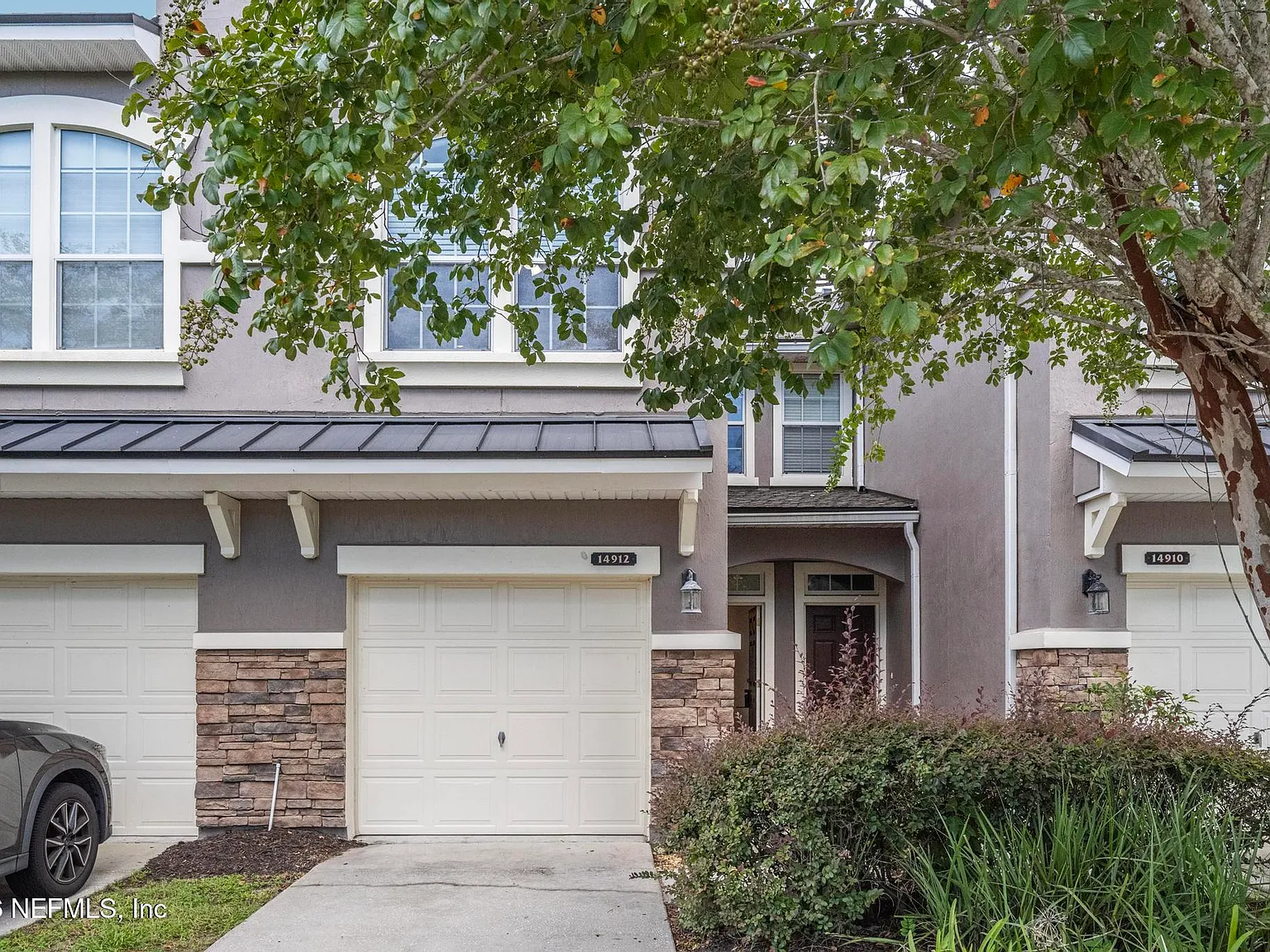 2 bed, 2.5 bath, 1412 sqft, $1,800 — Photo 2