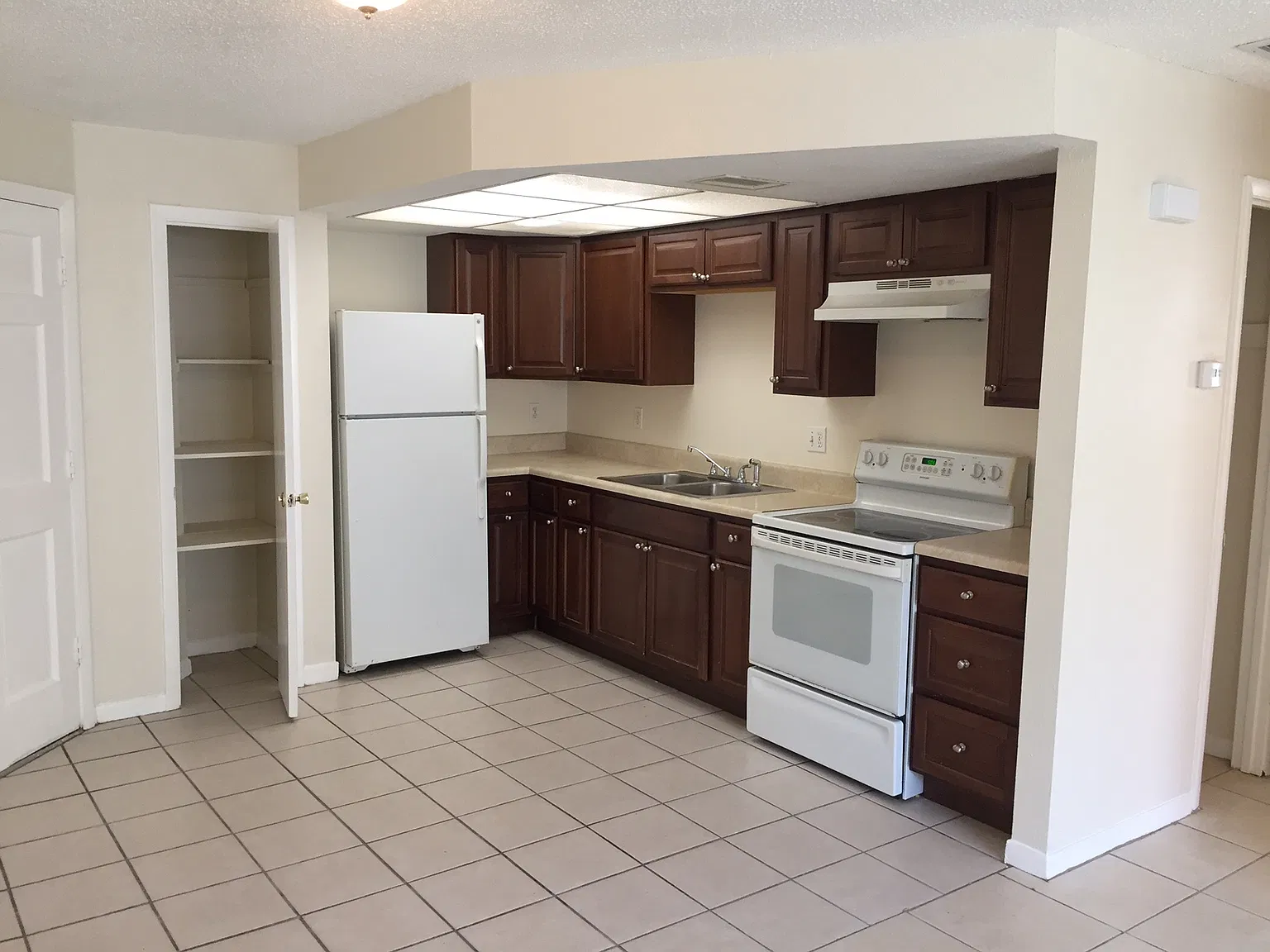 2 bed, 800 sqft, $1,450 — Photo 3