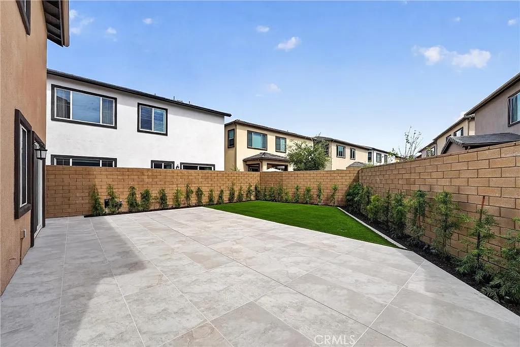 4 bed, 2081 sqft, $6,850 — Photo 1