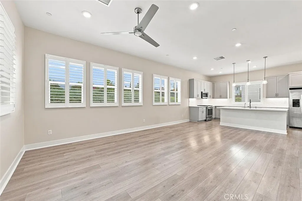 4 bed, 3.5 bath, 1873 sqft, $5,300 — Photo 3