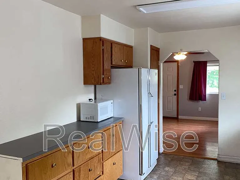 2564 NE Douglas Ave — Photo 8