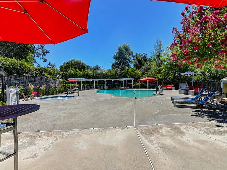 Lake Pointe Pool Deck