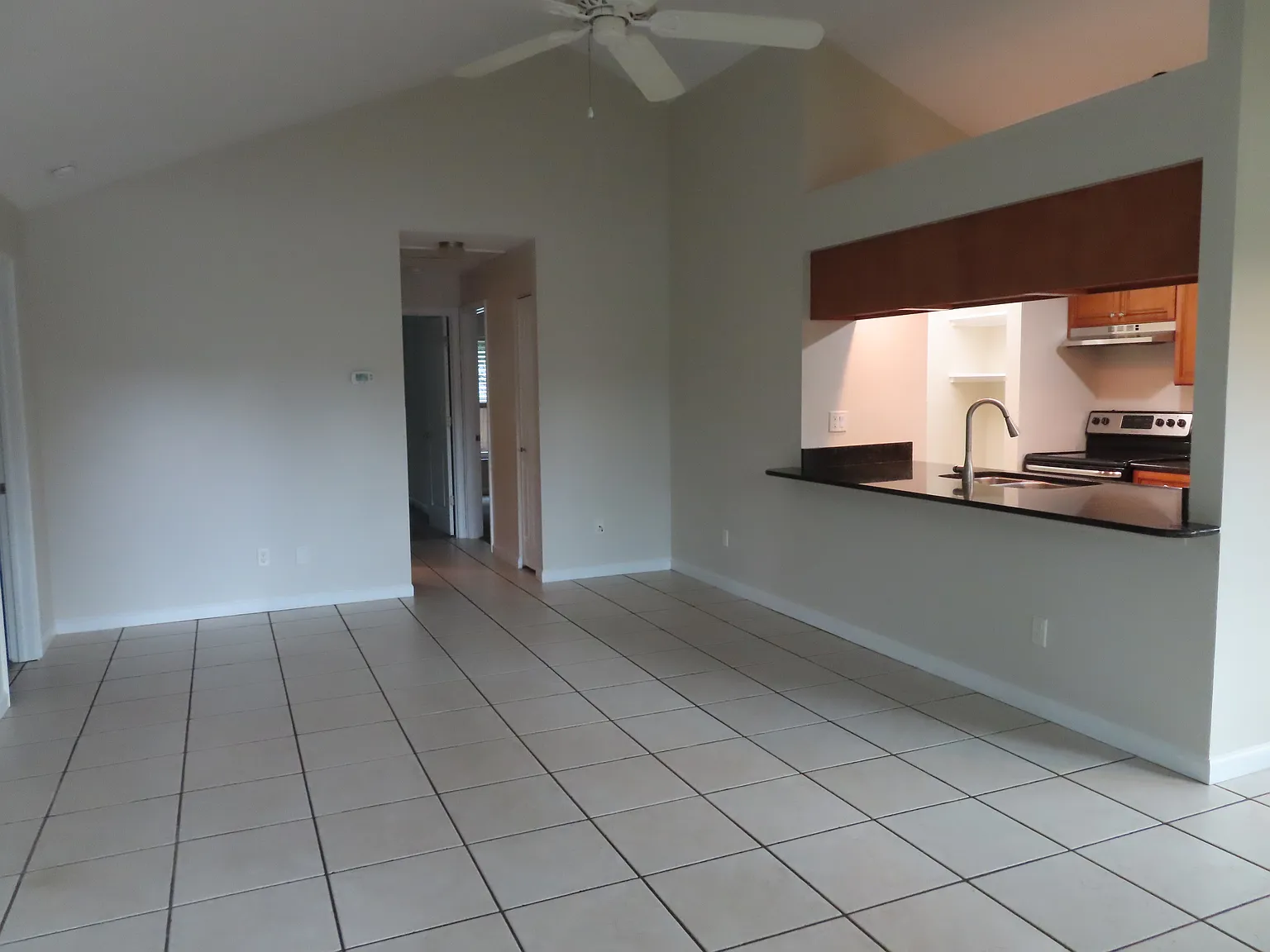 3 bed, 1060 sqft, $2,200 — Photo 2