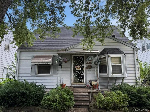 8252 Heyden St, Detroit, MI 48228