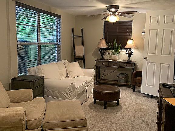 Den or 3rd bedroom