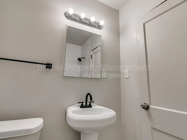943 East Dr — Photo 10