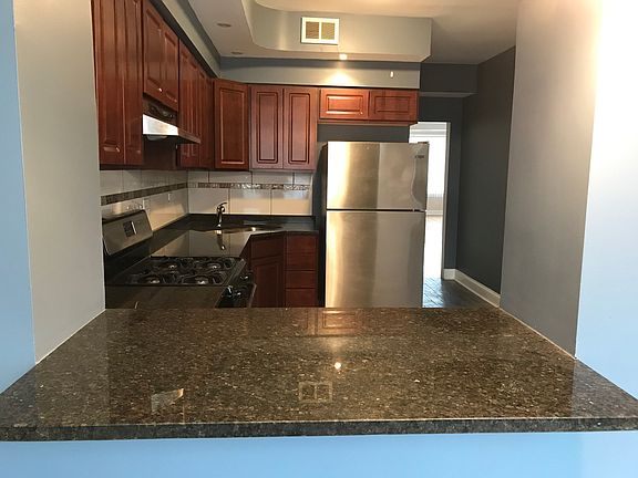 4th image of 3705 W Montrose Ave #2