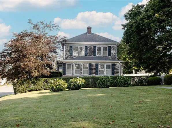 105 W Main Rd, Middletown, RI 02842