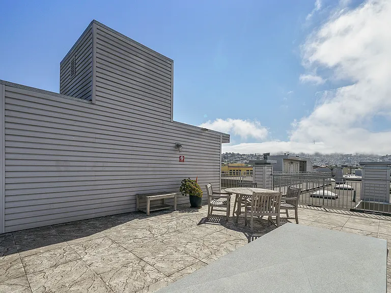 566 S Van Ness Ave #21 — Photo 18