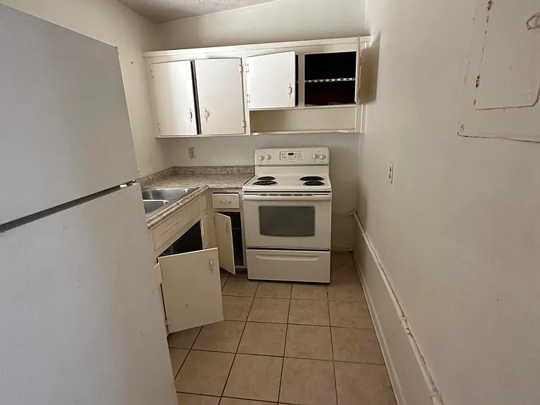 342 Linden Ln — Photo 4
