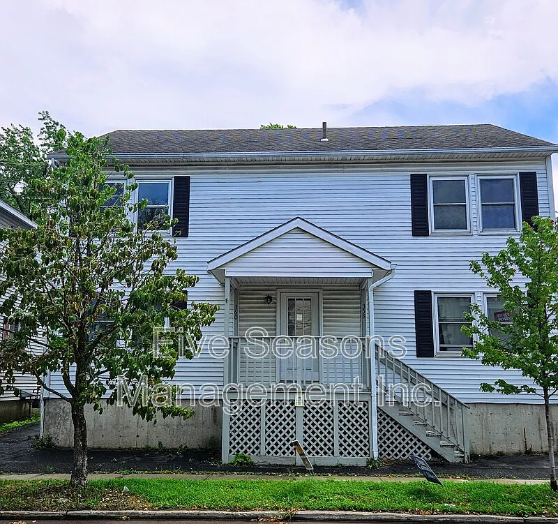 2 bed, 1.0 bath, 800 sqft, $2,000 — Photo 1