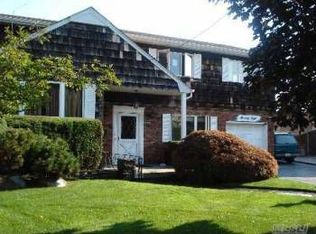 1 Meadow Rd, Inwood, NY 11096