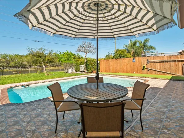 8311 NW 24th Ct, Pembroke Pines, FL 33024