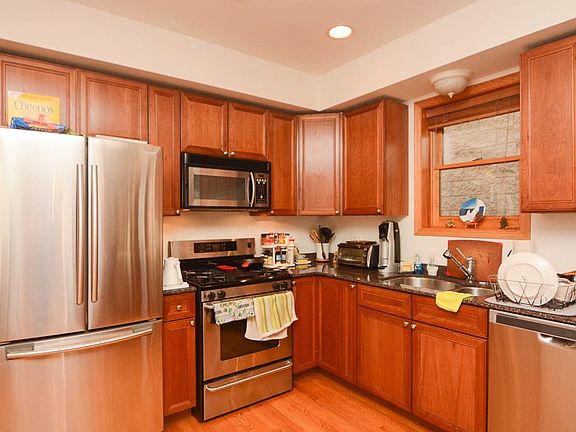 4th image of 934 W Leland Ave #2AD