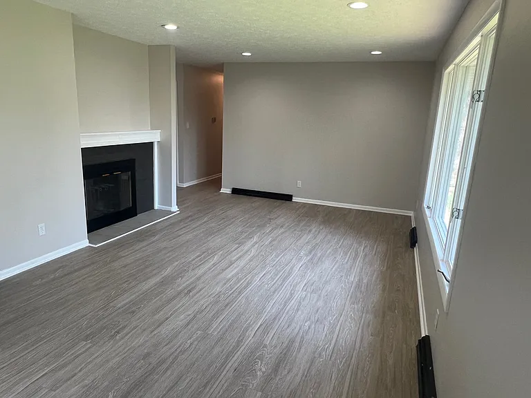 1607 Cloverfield Dr — Photo 5