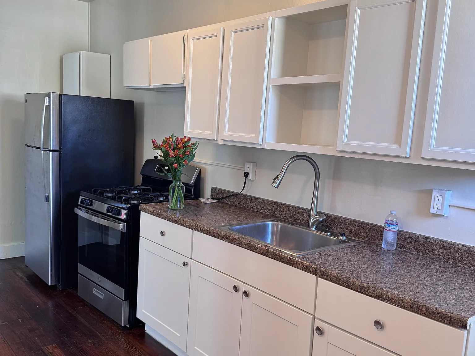 2 bed, 1200 sqft, $1,950 — Photo 2