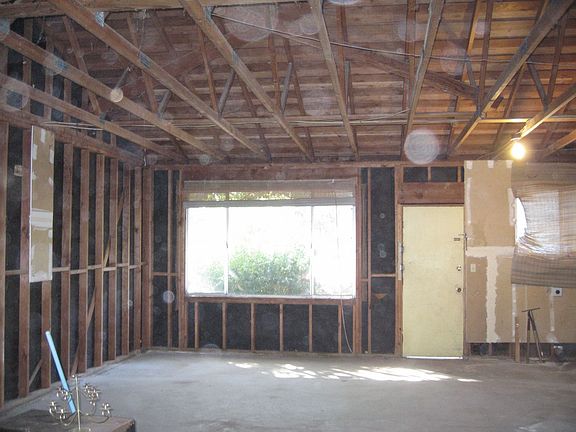 Bonus, unfinished room in garage