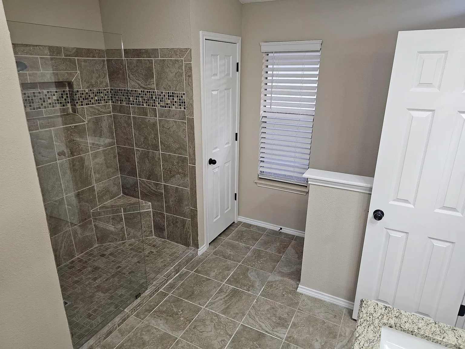 4 bed, 2.0 bath, 1875 sqft, $866 — Photo 3