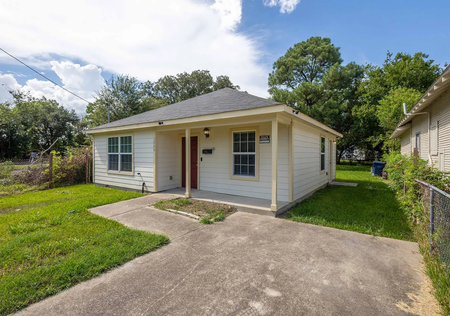 2 bedroom / 1 bath Move in ready in 77705! — Photo 1