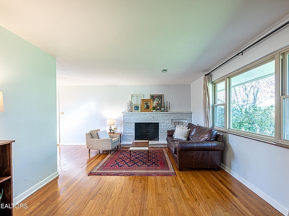 4th image of 322 Tedlo Ln