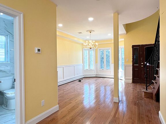 4th image of 68 Glenwood Ave #2