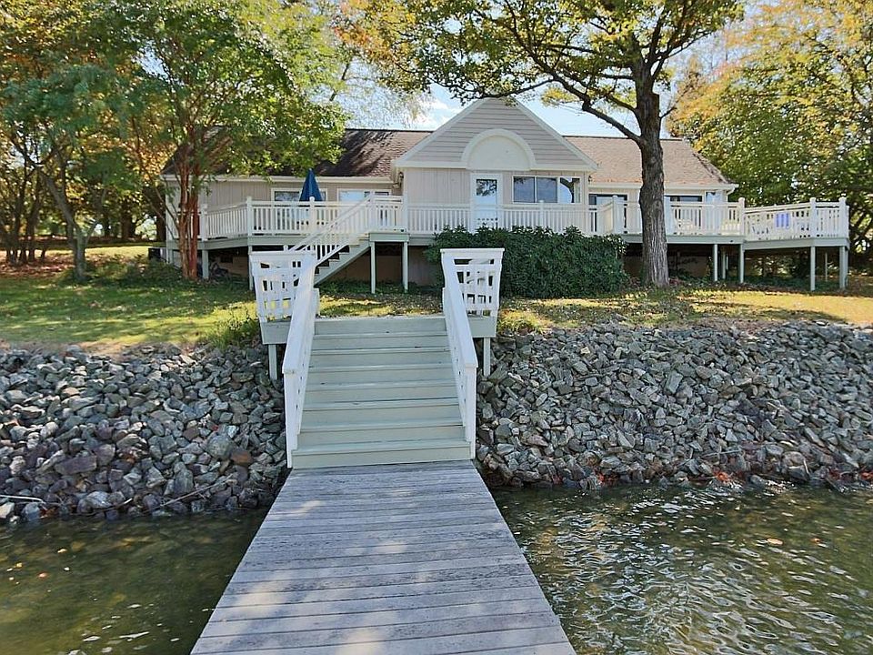 1st image of 424 Lake Point Dr