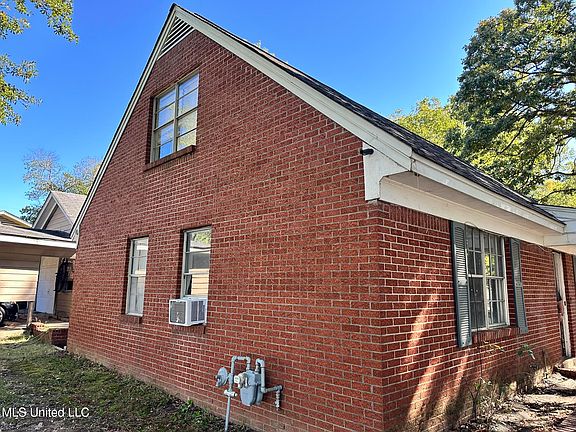 3rd image of 8694 Bunker Hill Dr