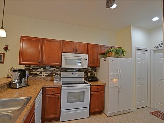 5th image of 1531 Vienna Square Dr