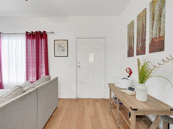 3rd image of 1313 4th St NE