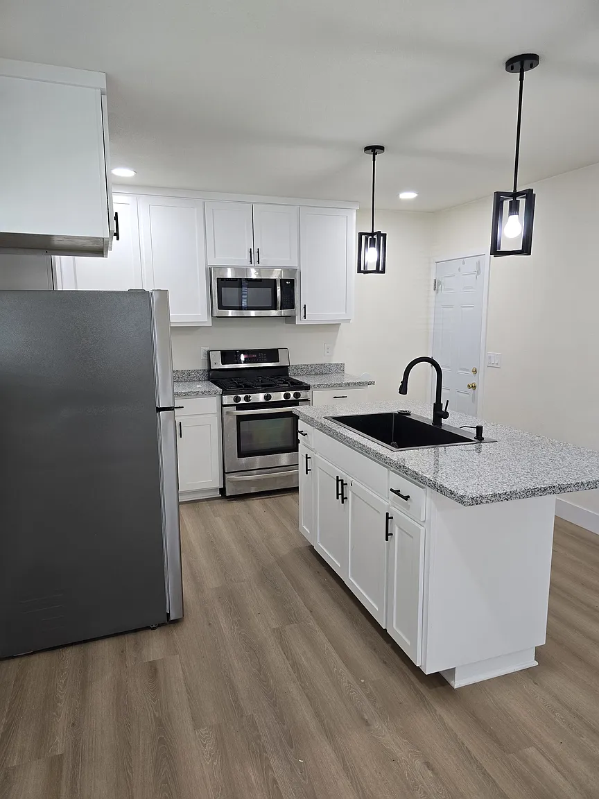 1201 6th St #1201 photo 1