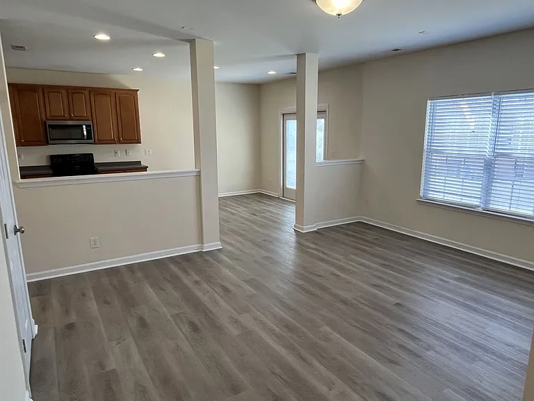 242 Summit Park Ct — Photo 10