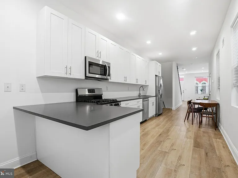 1807 Wylie St — Photo 8