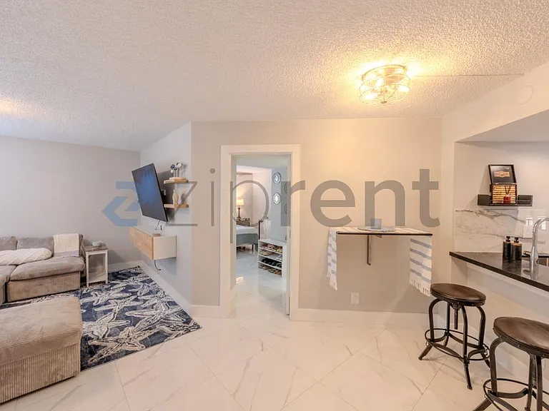 Living Room/Dining