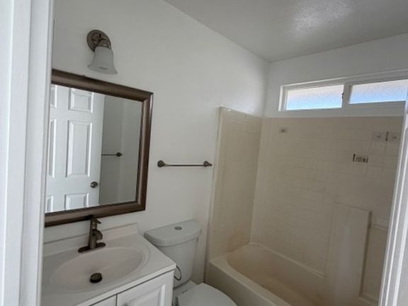 4th image of 419 Kanaloa Ave