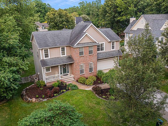 3rd image of 7837 Primrose Ln