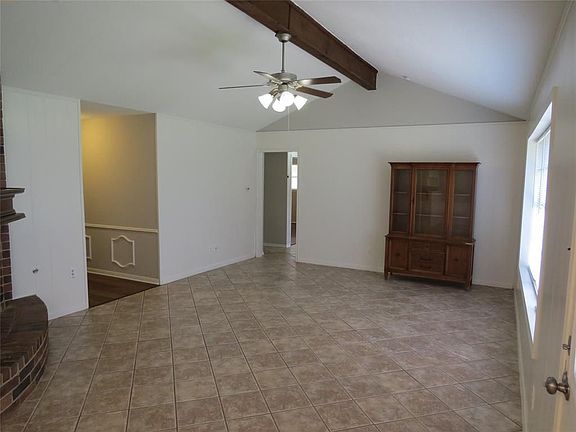 3rd image of 613 Regency Dr