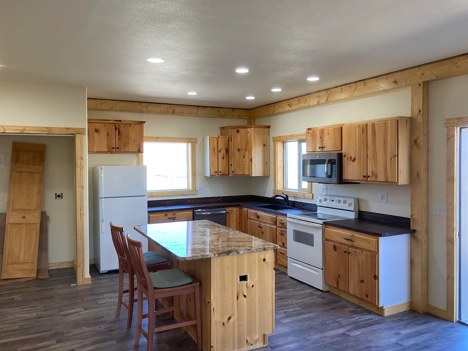 2 bed, 1.0 bath, 960 sqft, $1,900 — Photo 3
