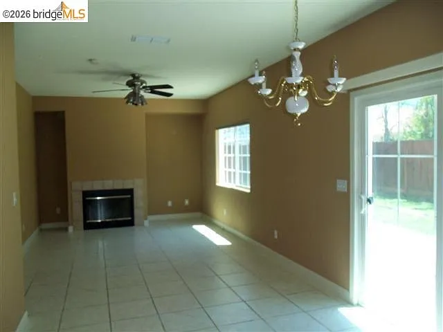3 bed, 2.5 bath, 1625 sqft, $3,195 — Photo 2