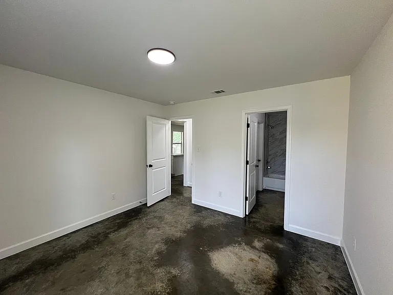 573 Jenson Rd — Photo 4