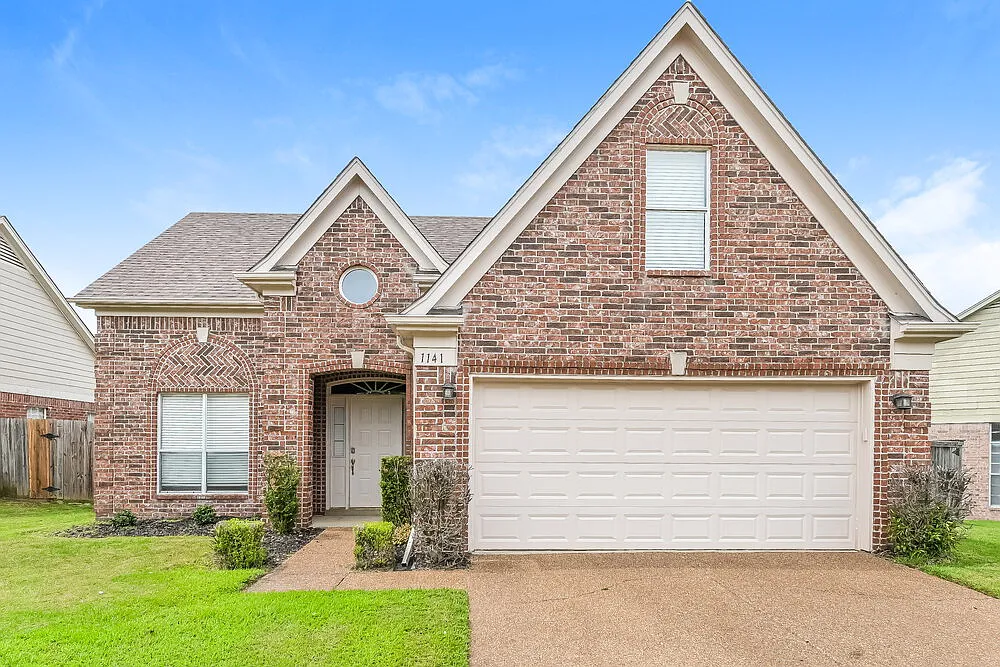 3 bed, 2.5 bath, 1816 sqft, $2,070 — Photo 1
