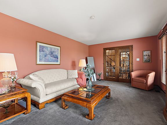 3rd image of 16748 Richards Dr