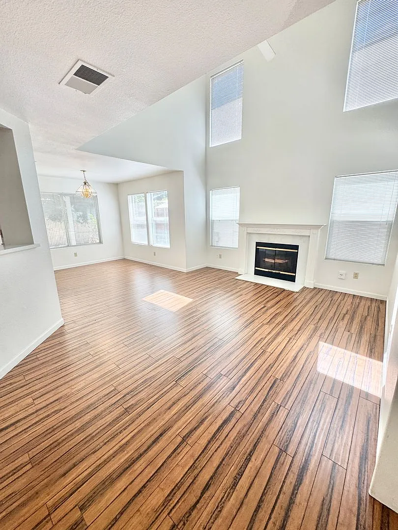 Folsom Three Bedroom Two And Half Bath | Gated Community | $2,495/Month — Photo 3