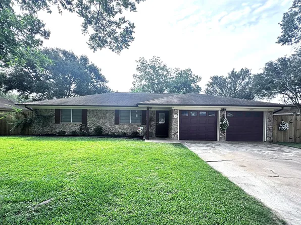 30 Live Oak Dr, Van Vleck, TX 77482