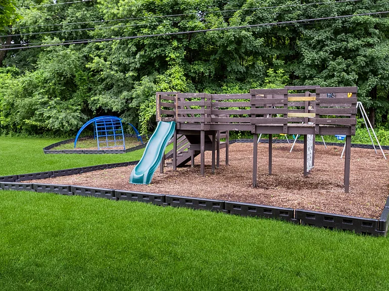 Village Crest Apartments — Photo 4