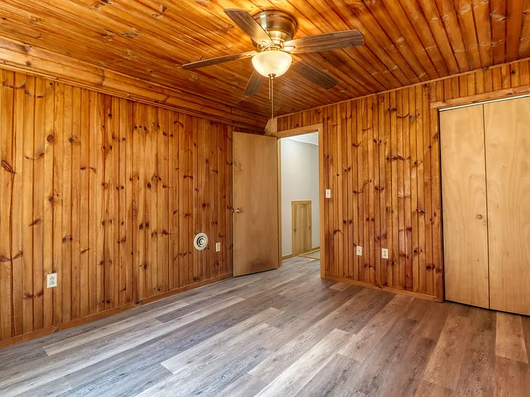 10066 Point Rock Rd — Photo 32